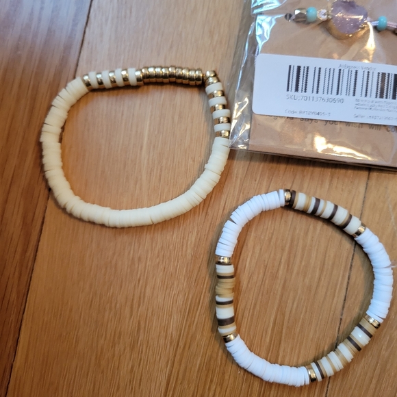 Bracelets - Picture 3 of 4